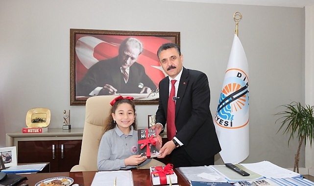 Dikili’de 23 Nisan Coşkusu Sokaklara Taştı