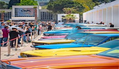 Klasik Otomobil Sergisi ziyaretçilerini zaman yolculuğuna çıkardı