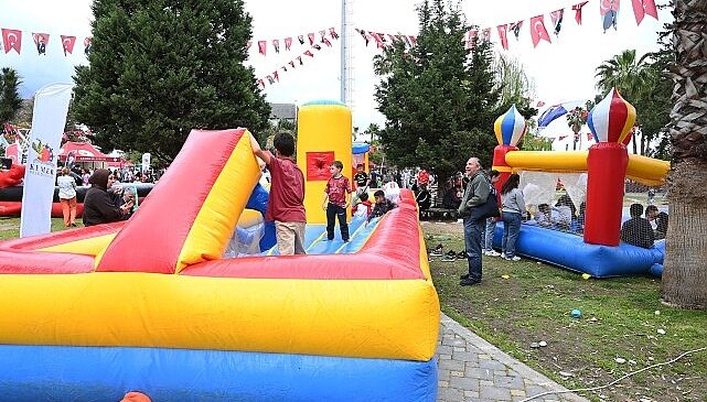 Kemer Belediyesi’nden çocuklara 23 Nisan Festivali