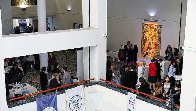 DEÜ Sağlık’26 Kariyer Zirvesi Başladı