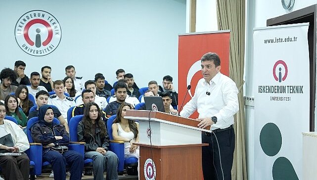 Prof. Dr. Murat Yalçıntaş, “Yeni Altay’ın Bilinmeyen Hikayesi” kitabını üniversiteliler için imzaladı