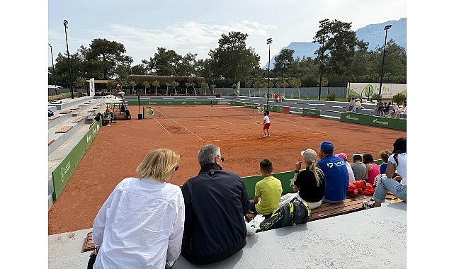 Geleceğin tenisçileri Kemer’de buluştu