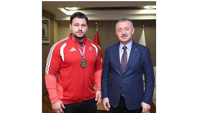 Başkan Büyükakın, güreşten iki önemli ismi ağırladı