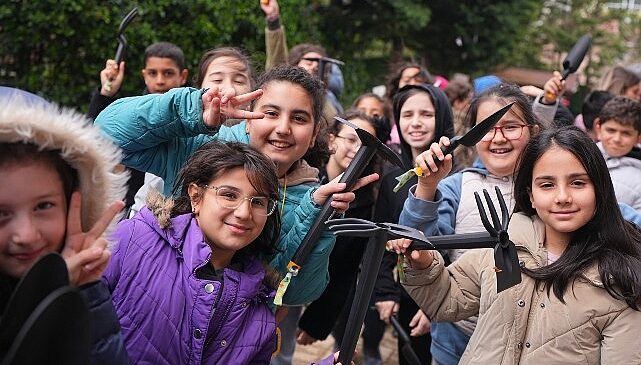 Üsküdar’da Ata Tohumu Toprakla Buluştu: Miniklerden Geleceğe Yeşil Adım