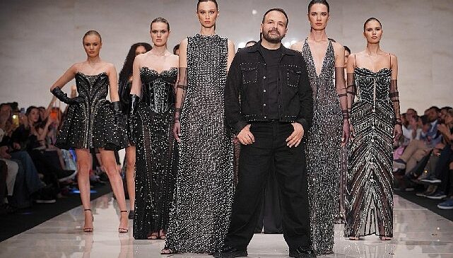 Murat Acar Defilesinde Mermer Podyumda Moda Resitali