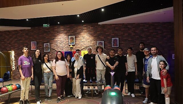 Maltepeli gençler bowling turnuvasıyla eğlendi