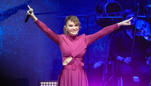 Emiralem Çilek Festivali’ne görkemli açılış
