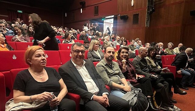 Çocuk Eğitim Birimi Mezunları Kendi Yazdıkları Oyunla Sahneye Çıktı