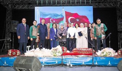 40 yıllık kardeşlik şarkılarla kutlandı