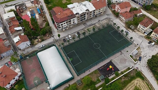 Gemlik’te Halı Sahalar Yenilendi